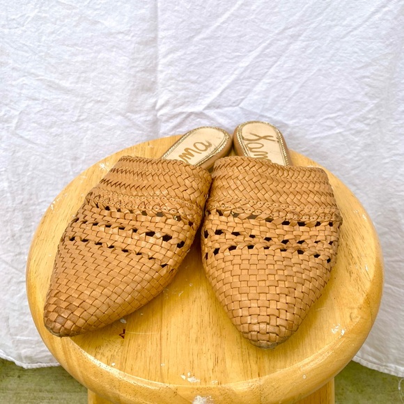 Sam Edelman Woven Mules with pointed toe in peach - Picture 1 of 3